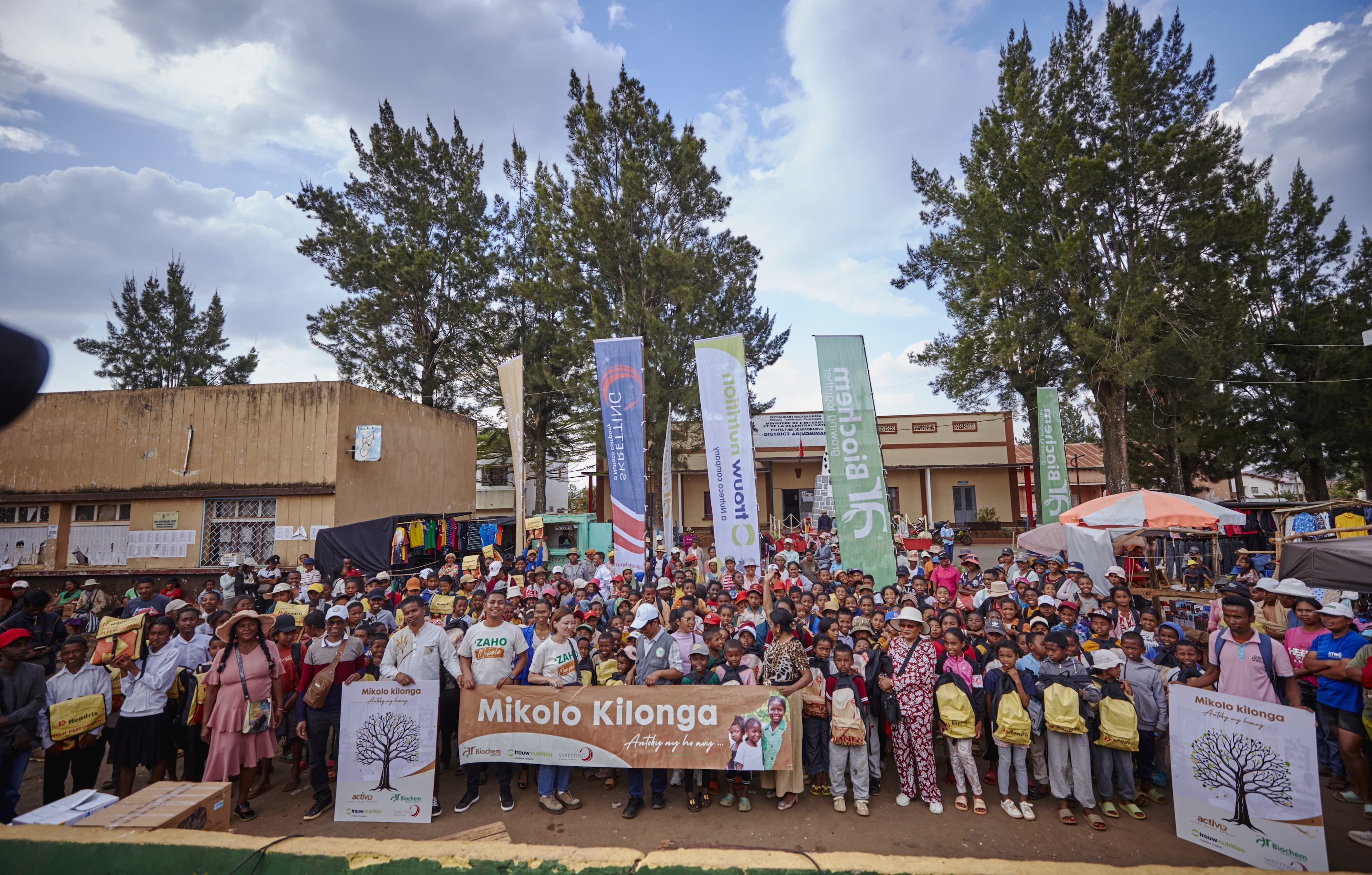 Mikolo Kilonga: recycled feed bags turned into school bags for 20 public schools